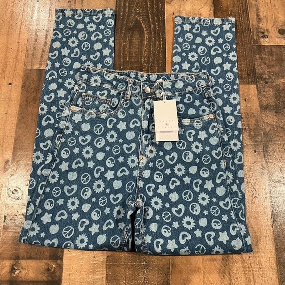 Daisy Street High Rise Mom Jeans - Picture 3 of 9